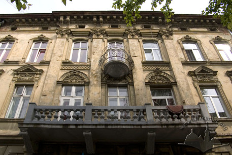 Vul. Klionovycha, 4. Part of the principal facade