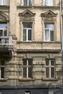 Vul. Klionovycha, 4. 1st and 2nd storey windows