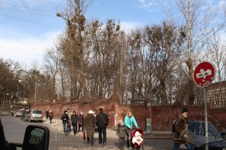 Former cemetery's fence as seen from the intersection of vul. Rappaporta and vul. Kleparivska