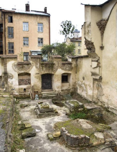 Vul. Fedorova, 27. The synagogue ruins.