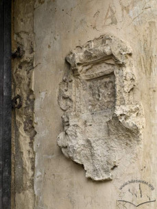 Vul. Fedorova, 27. A marble donation-box by the entrance