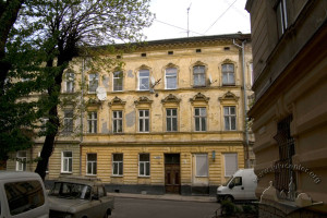 Vul. Klyonovycha, 6 – residential building
