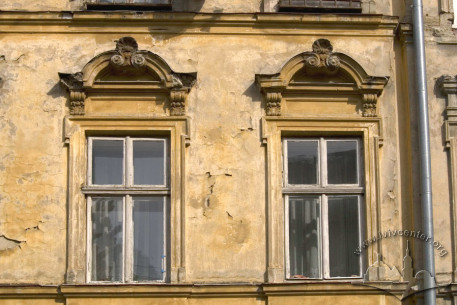 Vul. Klionovycha, 6. 2nd storey windows