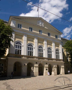 Pl. Rynok, 1. The avant corps at the main (southern) facade