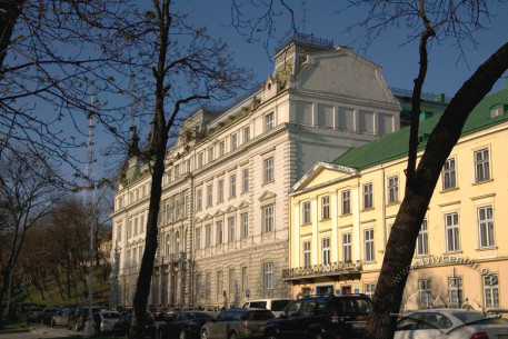 Вул. Винниченка, 18. Вид з південного заходу