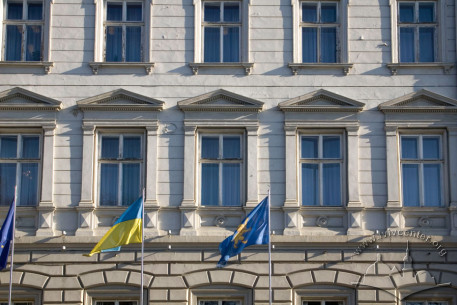 Вул. Винниченка, 18. Вікна 2-го поверху