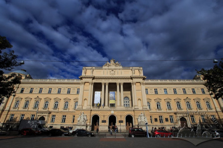 Vul. Universytetska, 1. Main facade