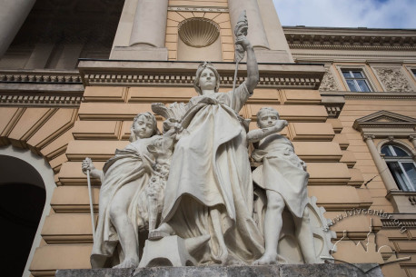 Vul. Universytetska, 1. Sculptural group located on the right of the main entrance