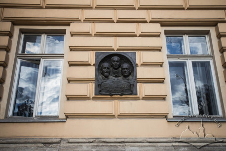Vul. Universytetska, 1. Memorial plaque to professors who worked in the university: Volodymyr Levytskyi, Myron Zarytskyi, Mykola Chaikovskyi