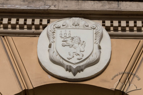 Vul. Universytetska, 1. Cartouche with Lviv heraldic lion and the date when Lviv Jesuit College was founded. Lviv University is considered its successor
