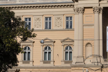 Vul. Universytetska, 1. Main facade of a lateral wing