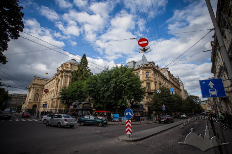 Intersection of vul. Universytetska and vul. Sichovykh Striltsiv
