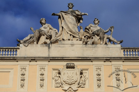 Vul. Universytetska, 1. "The Guardian Spirit of Galicia" sculptural group on top of the central avant-corps