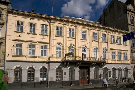 Пл. Соборна, 6. Головний фасад