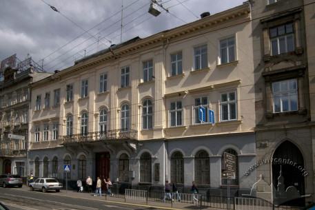 Пл. Соборна, 6. Головний фасад