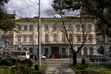 Пл. Соборна, 6. Головний фасад