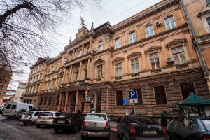 Вул. Січових Стрільців, 3 – офісний будинок