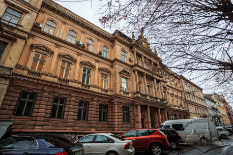Вул. Січових стрільців, 3. Головний фасад будинку