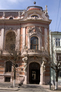 Вул. Листопадового чину, 6. Бічна частина головного фасаду
