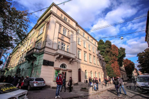Вул. Лесі Укрaїнки, 1 – театр імені Марії Заньковецької