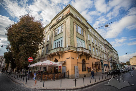 Vul. Lesi Ukrainky, 1. Southeastern corner of the building