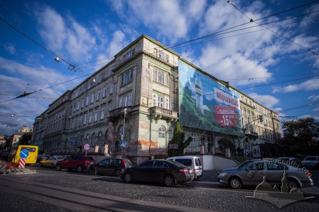 Vul. Lesi Ukrainky, 1. Northwestern corner of the building