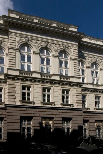 Просп. Свободи, 20. Пристінок бічного фасаду