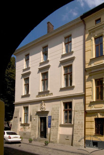 Вул. Федорова, 9. Головний, західний фасад
