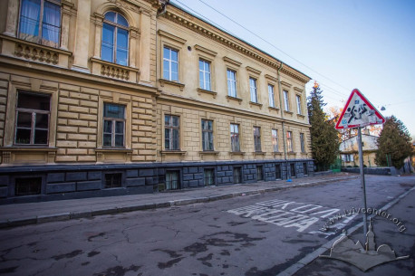 Vul. Kyryla i Mefodiya, 6.