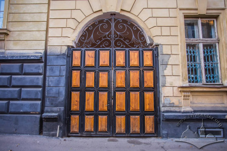 Vul. Kyryla i Mefodiya, 6. Lateral entrance gate (not authentic)