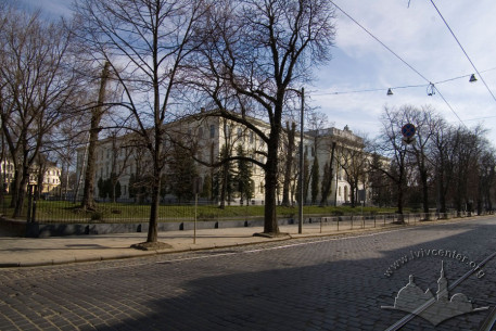 Вул. Бандери, 12. Вигляд з південного заходу