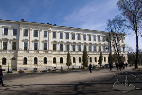 Вул. Бандери, 12. Західний фасад