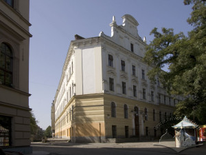 Пл. Святого Юра, 2 – корпус НУ "Львівська політехніка"