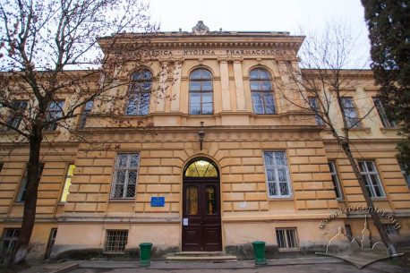 Вул. Пекарська, 52. Центральний ризаліт корпусу гігієни і фармакології
