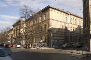 Вул. Князя Романа, 5 – корпус НУ "Львівська політехніка"