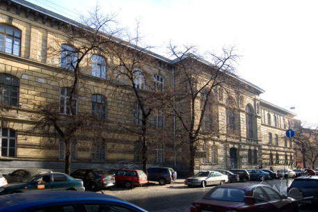 Вул. Князя Романа, 5. Вигляд будинку з північної частини вулиці