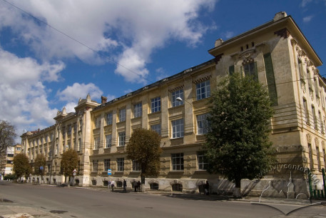Вул. Снопківська, 47. Вигляд будинку з півдня