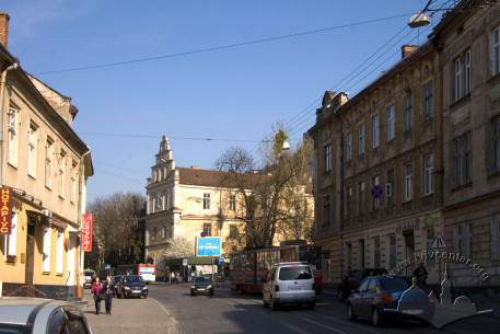 Вул. Личаківська, вигляд з заходу. У центрі фото - будинок №26