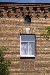Vul. Rappaporta, 8. A 2nd floor window