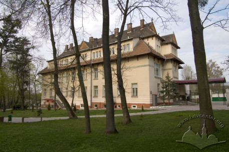 Vul. Lychakivska, 107. A view from the northeast