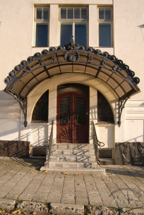 Vul. Lychakivska, 107. Portal situated on the western facade