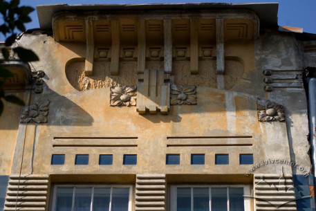 Vul. Bohomoltsia, 8. Part of the facade above the 3rd floor windows