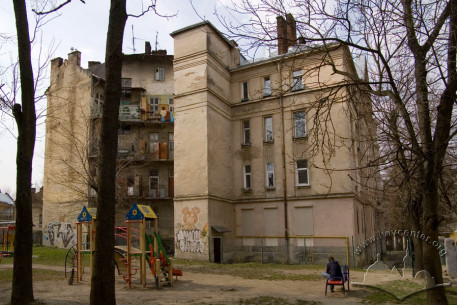 Vul. Kotliarevskoho, 67. The rear facade