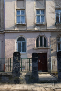Vul. Kotliarevskoho, 67. Part of the northern facade with the main entrance