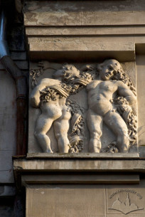 Vul. Kotliarevskoho, 67. Neoclassical frieze with putti