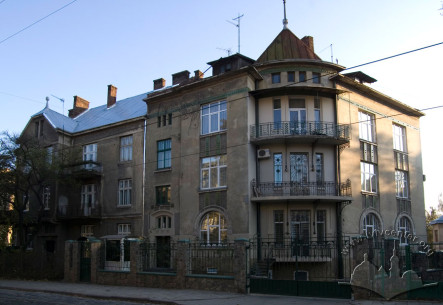 Vul. Kotliarevskoho, 25. A view from the north