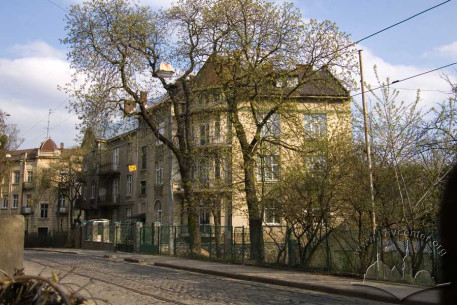 Vul. Kotliarevskoho, 25. A view from the northwest