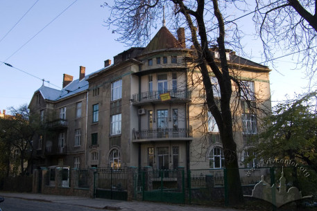 Vul. Kotliarevskoho, 25.