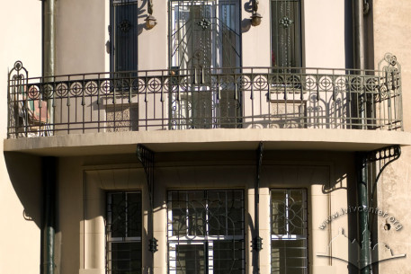Vul. Kotliarevskoho, 25. A 2nd floor balcony