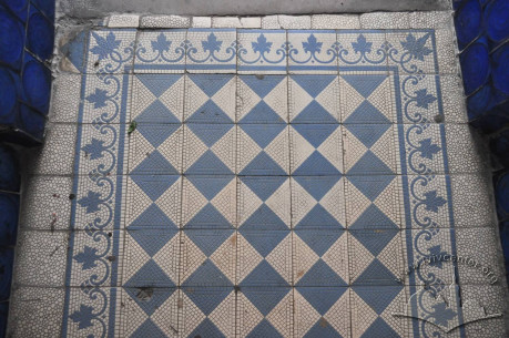 Vul. Henerala Chuprynky. 9. Floor tiles in the entryway